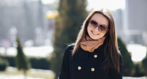Os segredos para um look romântico com vestido midi