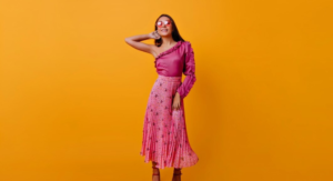Vestido Midi Plissado: Elegância e Movimento em um Só Look!