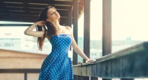 10 Maneiras Poderosas de Usar Vestido Azul no Verão