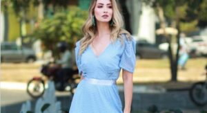 Looks com Vestido Azul Serenity para o Trabalho: Dicas para Arrasar no Ambiente Corporativo