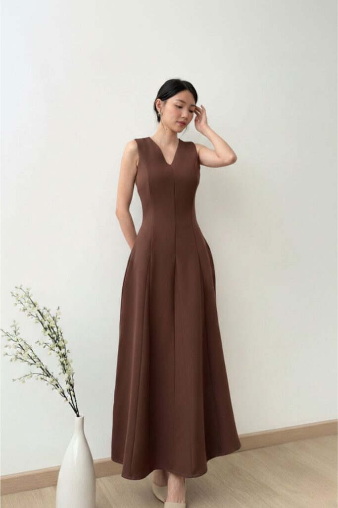 Vestido básico longo elegante com estilo minimalista